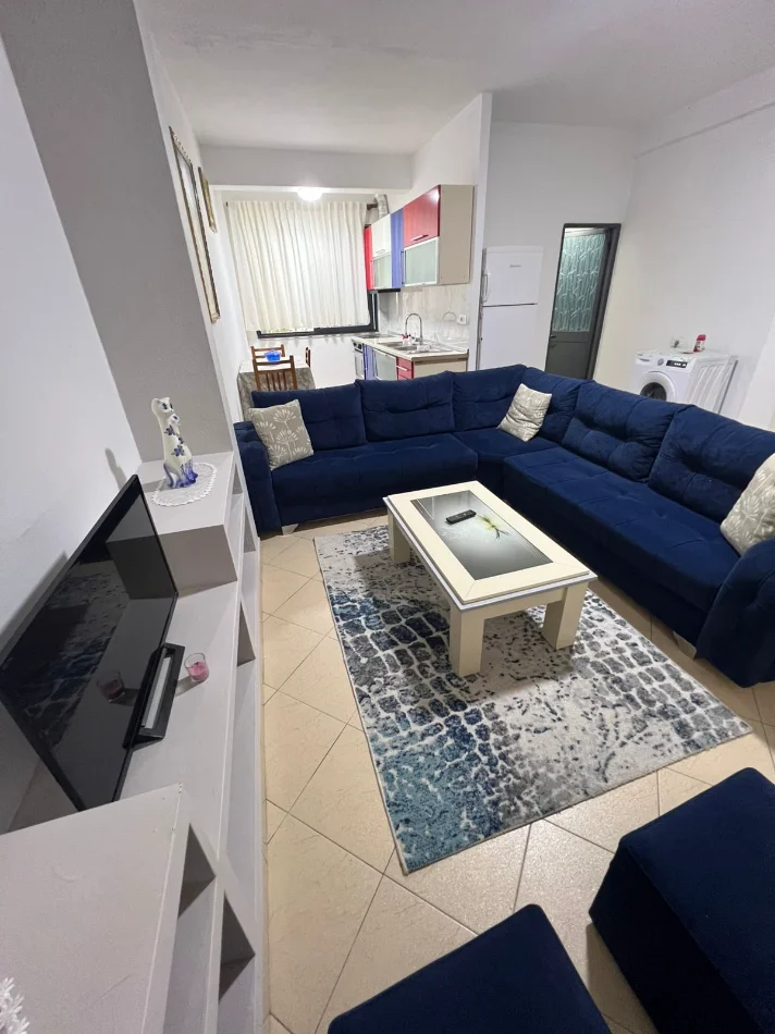 Tirane, jepet me qera apartament 1+1+Ballkon Kati 2, 65 m² 400 €