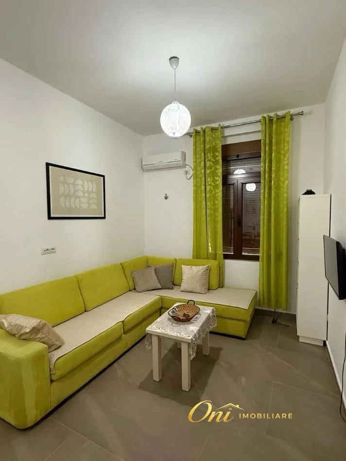 Tirane, jepet me qera apartament 1+1 Kati 3, 50 m² 600 € (BULEVARDI BAJRAM CURRI)