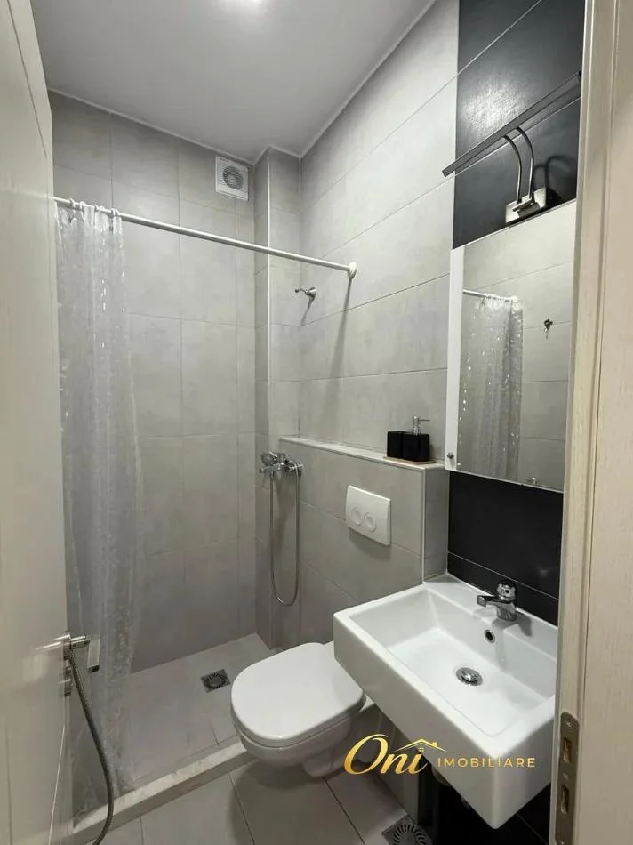 Tirane, jepet me qera apartament 1+1 Kati 3, 50 m² 600 € (BULEVARDI BAJRAM CURRI)
