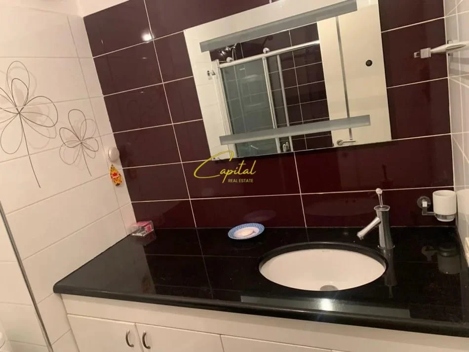 Tirane, jepet me qera apartament 2+1 Kati 2, 140 m² 650 € (LAPRAKE)