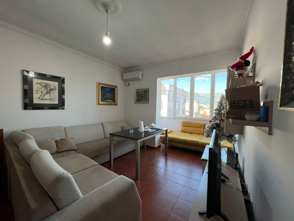 Shqiperi, jepet me qera apartament 1+1 Kati 3, 65 m² 650 € (Vasil Shanto)