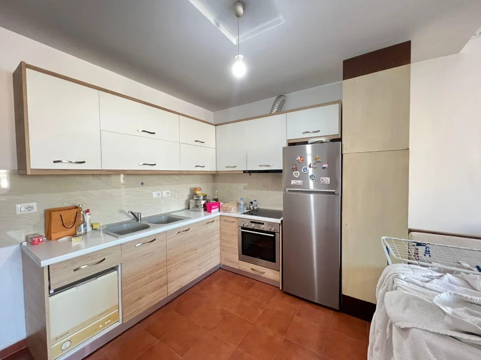 Shqiperi, jepet me qera apartament 1+1 Kati 3, 65 m² 650 € (Vasil Shanto)
