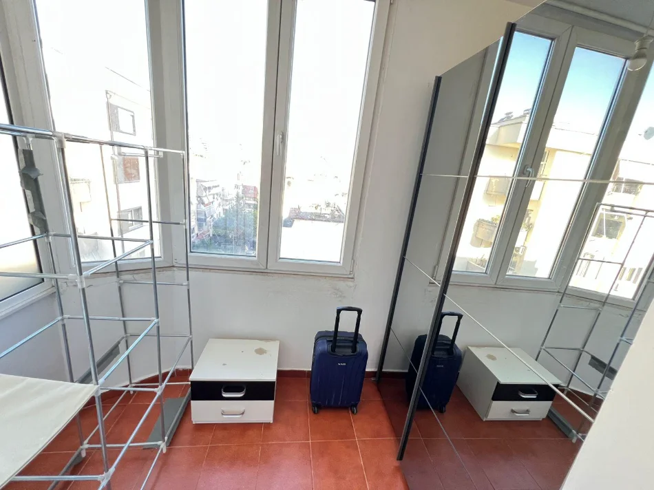 Shqiperi, jepet me qera apartament 1+1 Kati 3, 65 m² 650 € (Vasil Shanto)