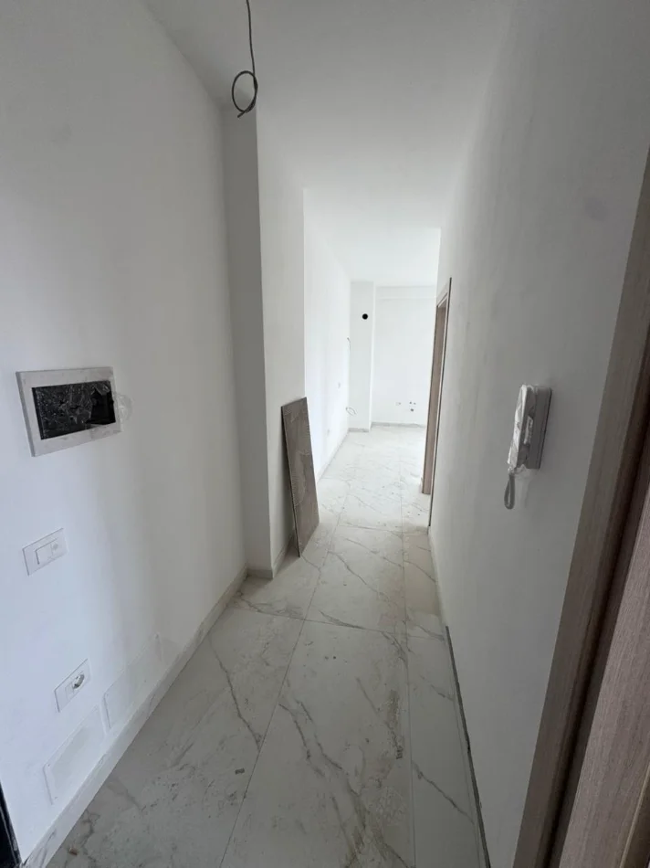 Tirane, jepet me qera apartament 2+1 Kati 4, 120 m² 500 € (Golden Hands 2)