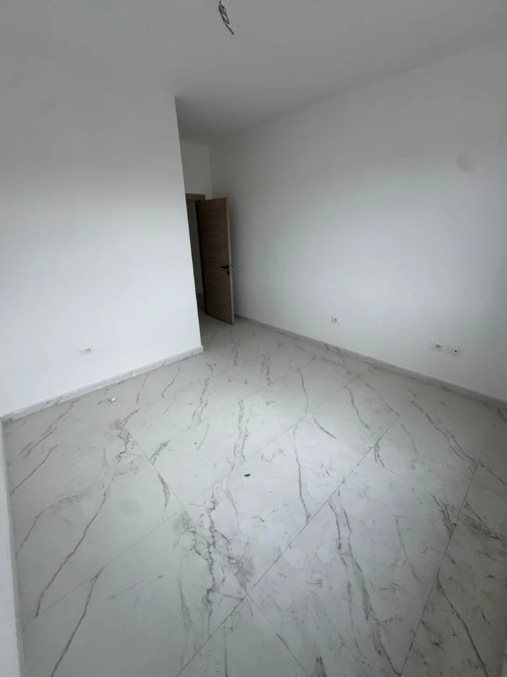 Tirane, jepet me qera apartament 2+1 Kati 4, 120 m² 500 € (Golden Hands 2)