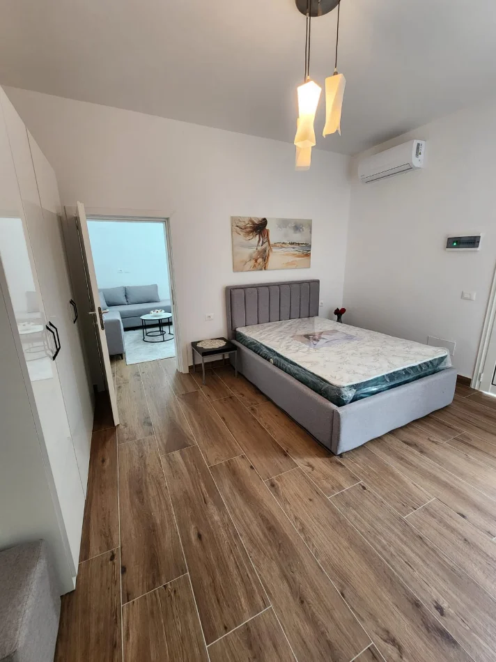 Durres, jepet me qera shtepi 1+1 Kati 1, 70 m² 500 € (Plepa)