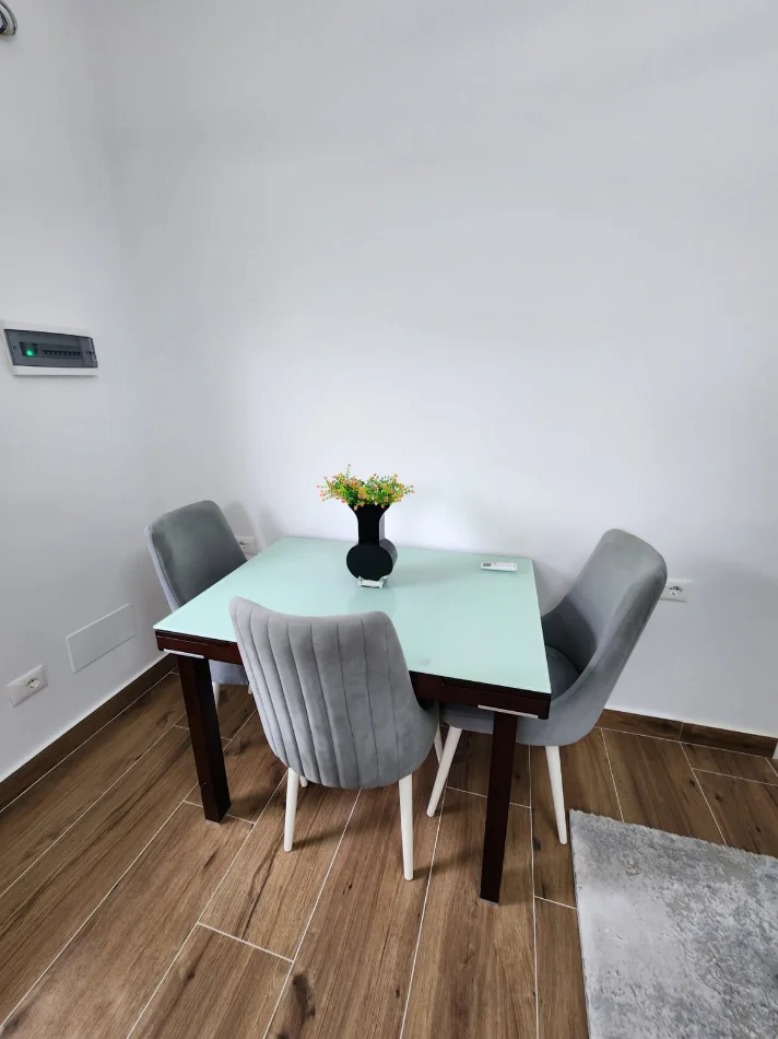 Durres, jepet me qera shtepi 1+1 Kati 1, 70 m² 500 € (Plepa)