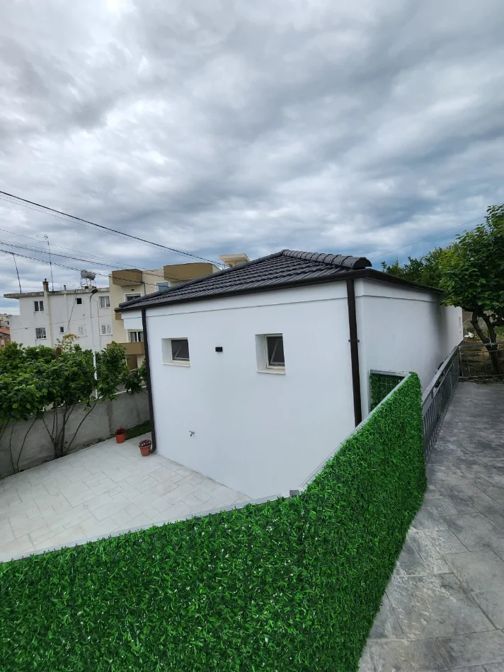 Durres, jepet me qera shtepi 1+1 Kati 1, 70 m² 500 € (Plepa)