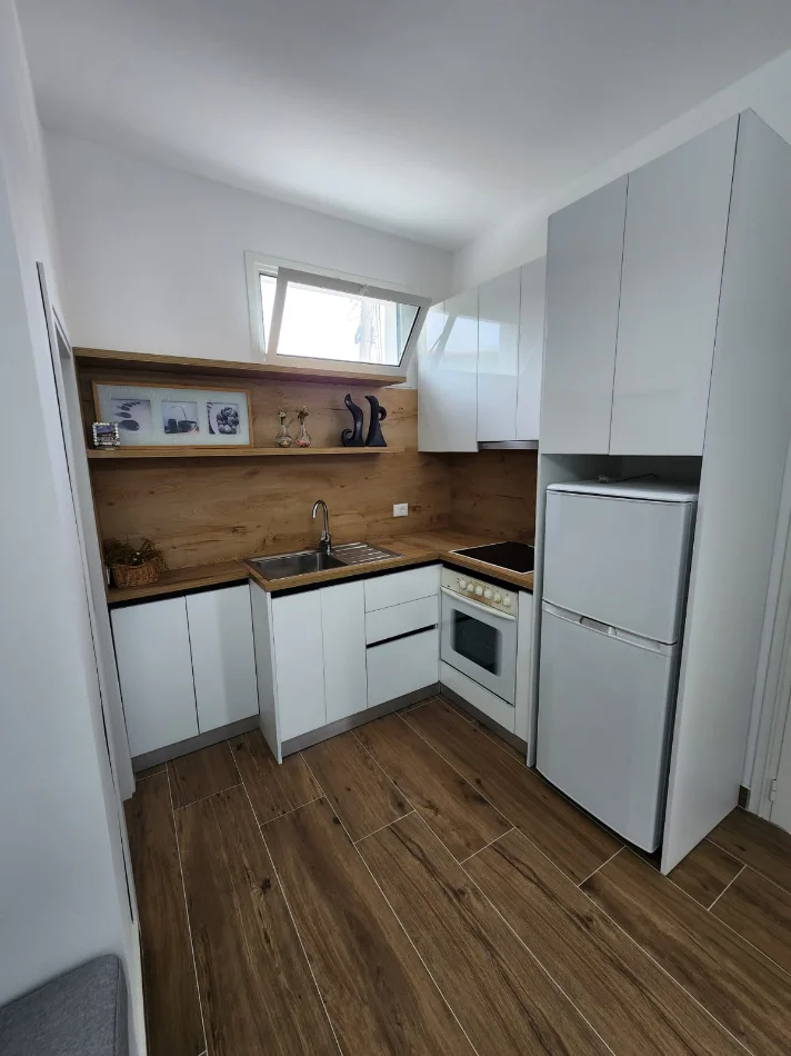 Durres, jepet me qera shtepi 1+1 Kati 1, 70 m² 500 € (Plepa)