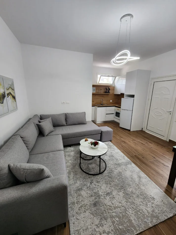 Durres, jepet me qera shtepi 1+1 Kati 1, 70 m² 500 € (Plepa)