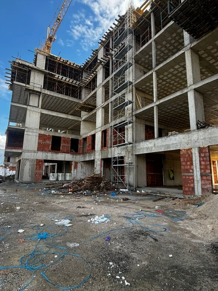 Tirane, shitet apartament 1+1 Kati 4, 55 m² 53.000 € (kamez)