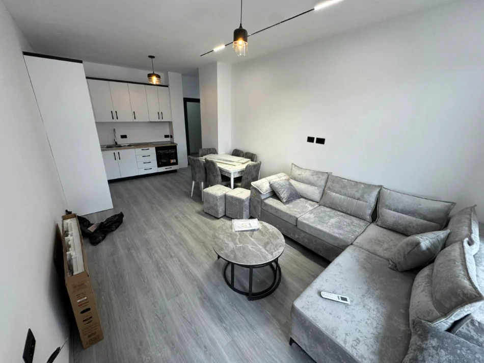 Tirane, jepet me qera apartament 1+1 Kati 2, 450 € (5 maji)