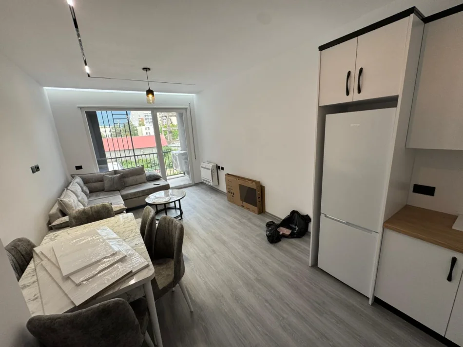 Tirane, jepet me qera apartament 1+1 Kati 2, 450 € (5 maji)