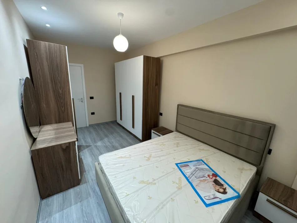 Tirane, jepet me qera apartament 1+1 Kati 2, 450 € (5 maji)