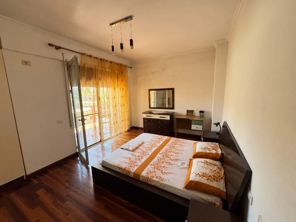 Tirane, jepet me qera apartament 2+1 Kati 2, 600 € (don bosko)