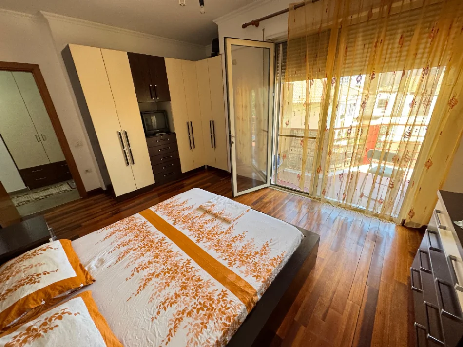 Tirane, jepet me qera apartament 2+1 Kati 2, 600 € (don bosko)