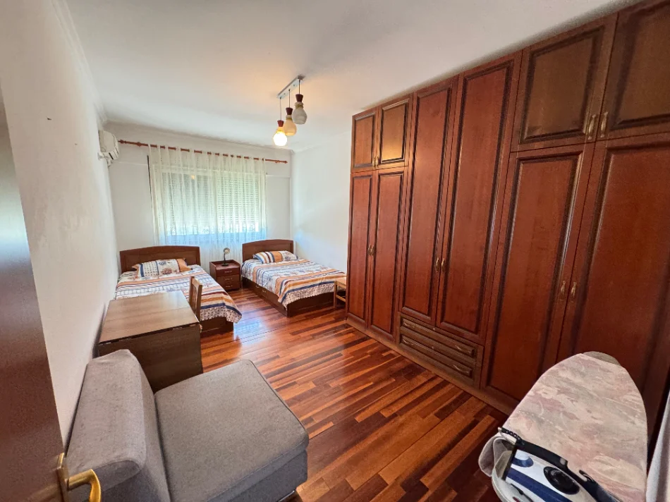 Tirane, jepet me qera apartament 2+1 Kati 2, 600 € (don bosko)