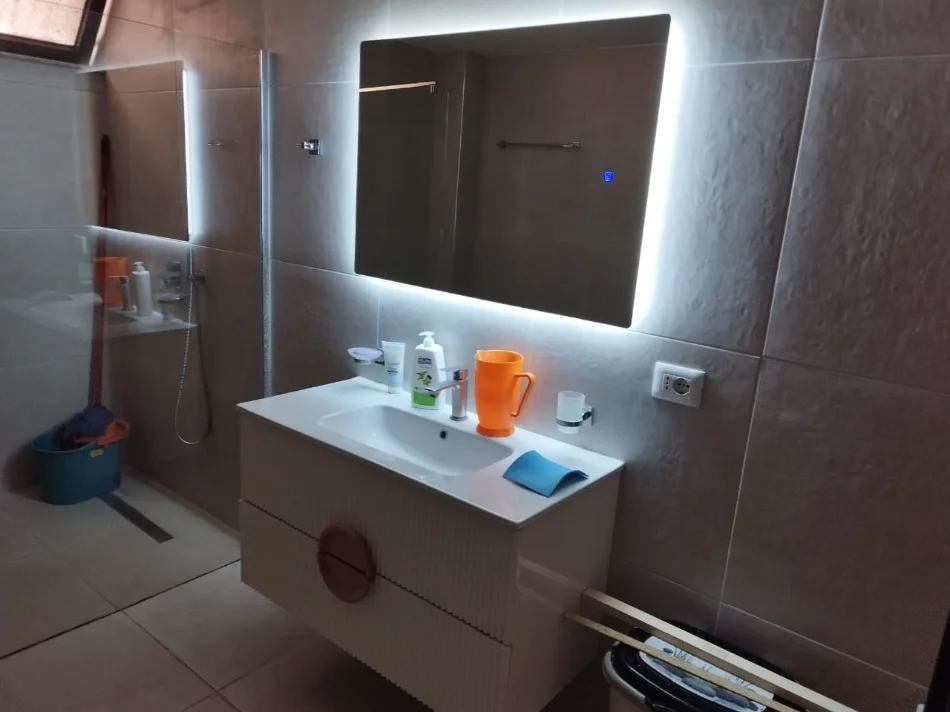 Tirane, jepet me qera apartament 1+1 , 600 € 