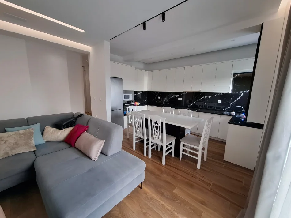 Tirane, jepet me qera Vile 3+1 Kati 2, 550 € 