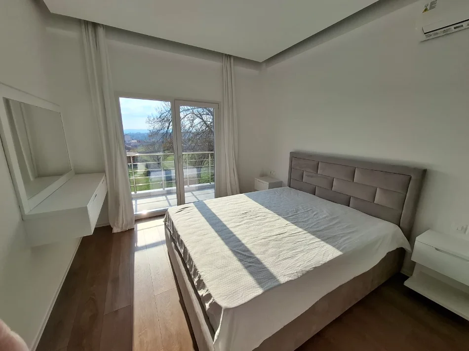 Tirane, jepet me qera Vile 3+1 Kati 2, 550 € 