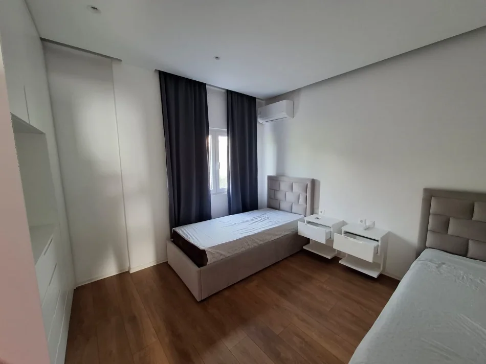 Tirane, jepet me qera Vile 3+1 Kati 2, 550 € 