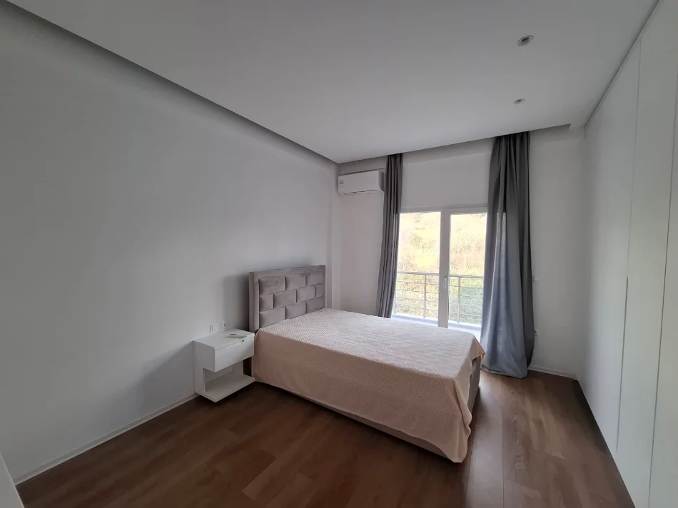 Tirane, jepet me qera Vile 3+1 Kati 2, 550 € 