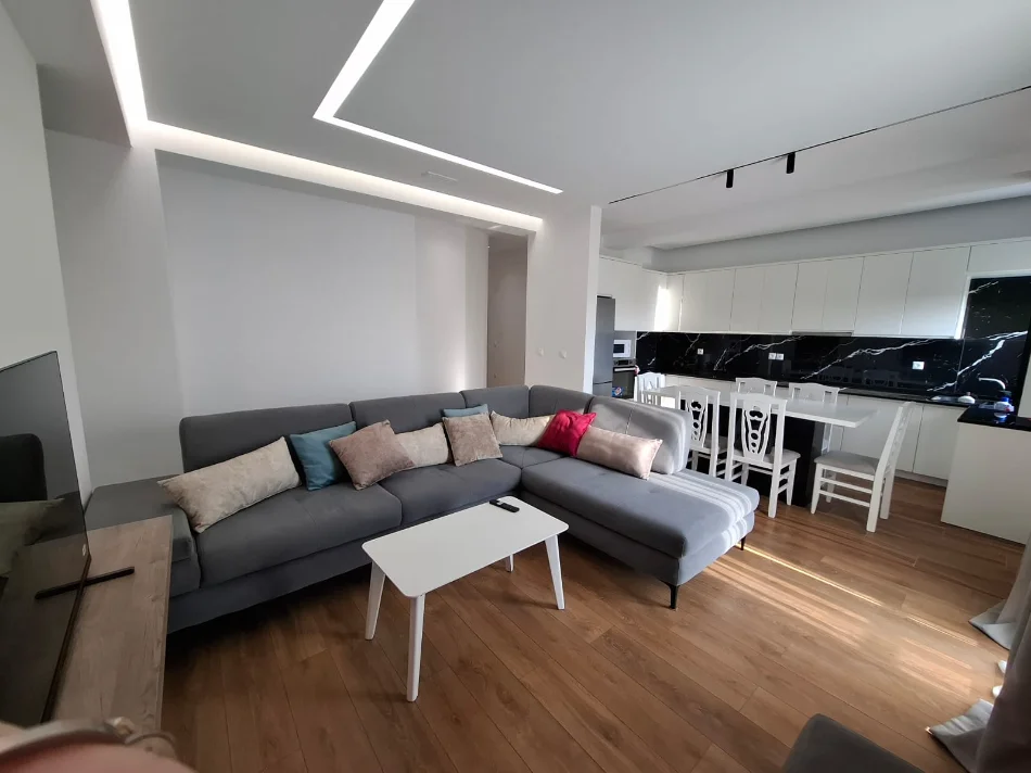 Tirane, jepet me qera Vile 3+1 Kati 2, 550 € 