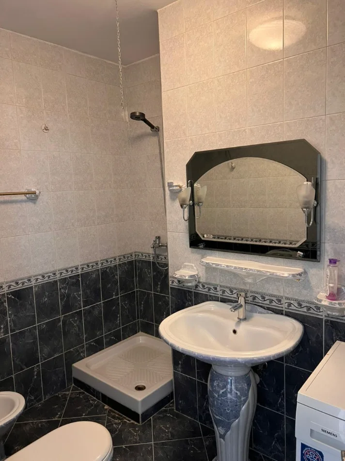 Tirane, jepet me qera apartament 2+1 Kati 10, 103 m² 1.000 € (qemal stafa)