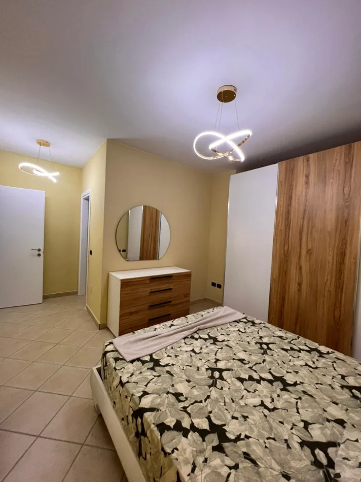 Tirane, jepet me qera apartament 2+1 Kati 10, 103 m² 1.000 € (qemal stafa)