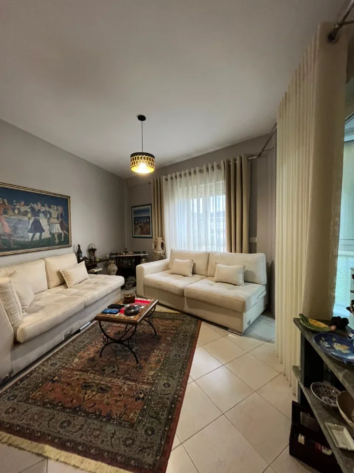 Tirane, shitet apartament 2+1+Ballkon Kati 3, 71 m² 175.000 € (ish Parku)