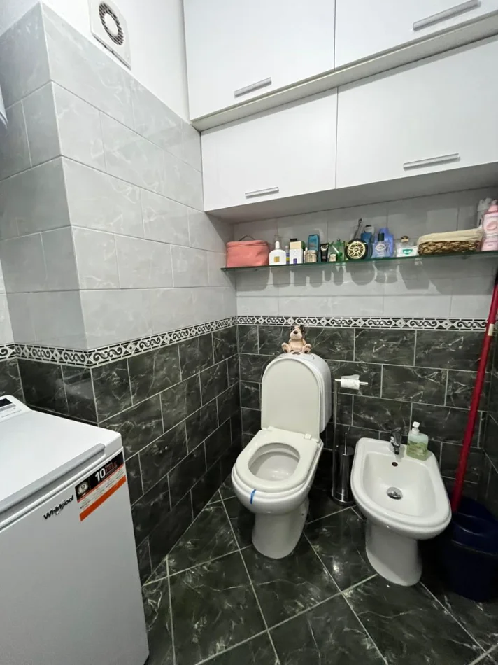 Tirane, shitet apartament 2+1+Ballkon Kati 3, 71 m² 175.000 € (ish Parku)