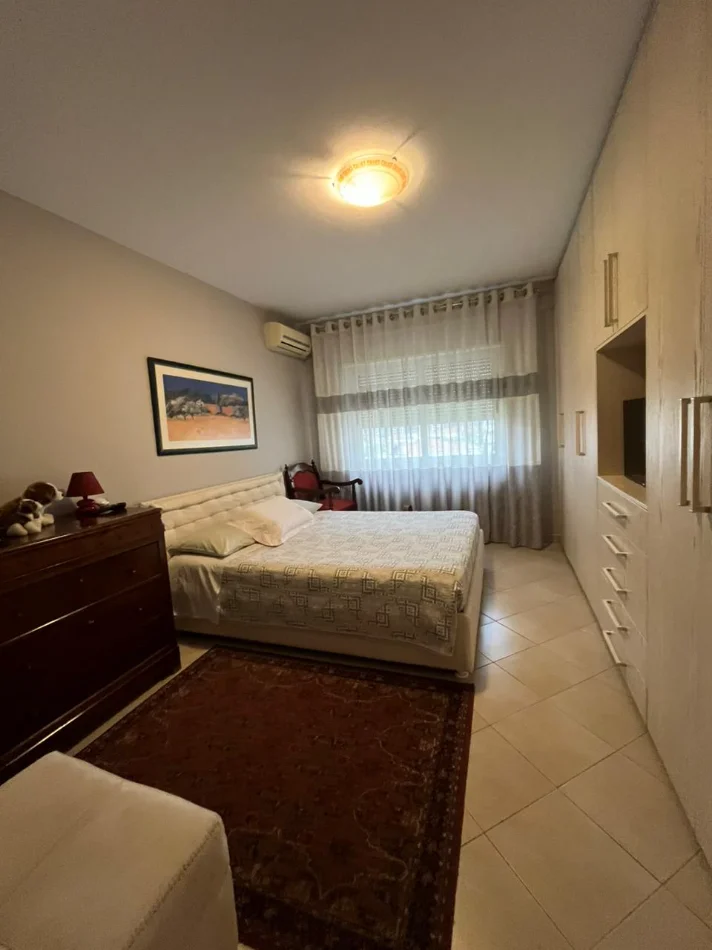 Tirane, shitet apartament 2+1+Ballkon Kati 3, 71 m² 175.000 € (ish Parku)
