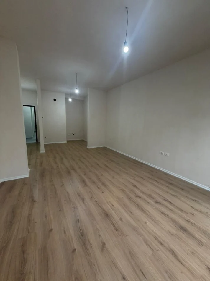 Tirane, shitet apartament 3+1 Kati 5, 125 m² 400.000 € (Komuna e Parisit)