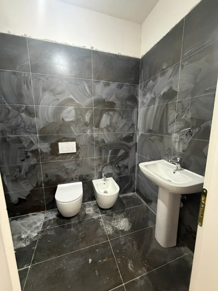 Tirane, shitet apartament 3+1 Kati 5, 125 m² 400.000 € (Komuna e Parisit)