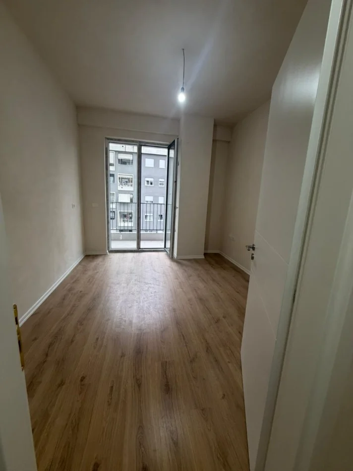 Tirane, shitet apartament 3+1 Kati 5, 125 m² 400.000 € (Komuna e Parisit)