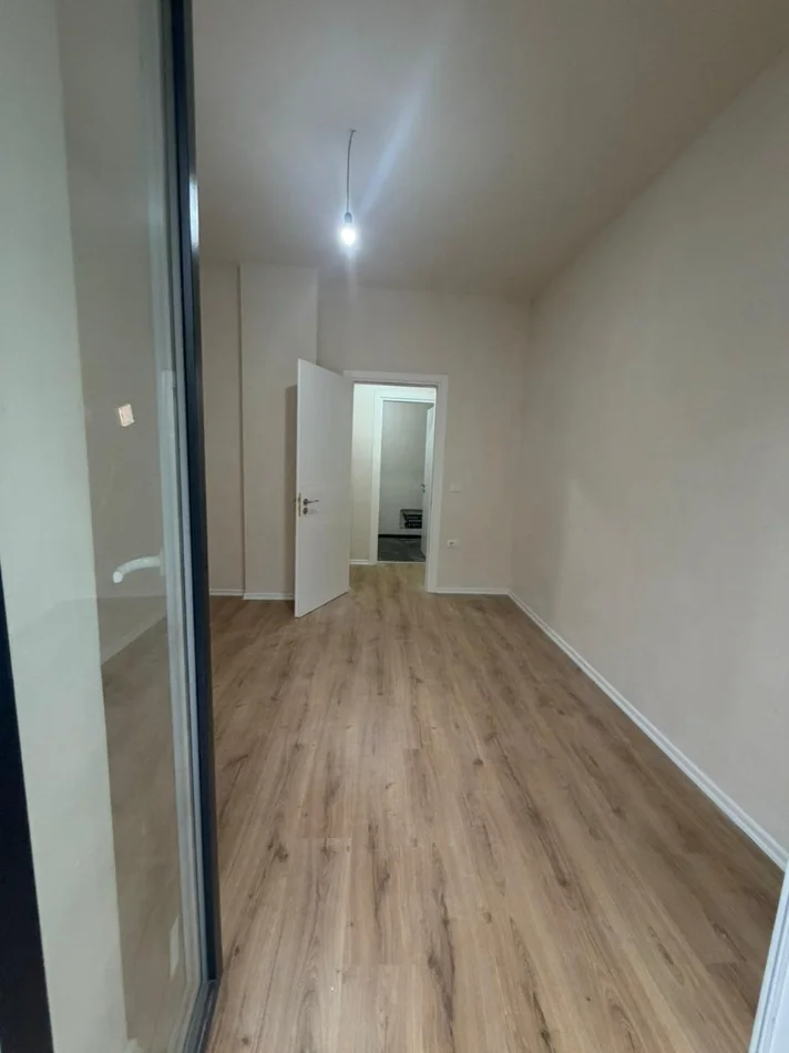 Tirane, shitet apartament 3+1 Kati 5, 125 m² 400.000 € (Komuna e Parisit)