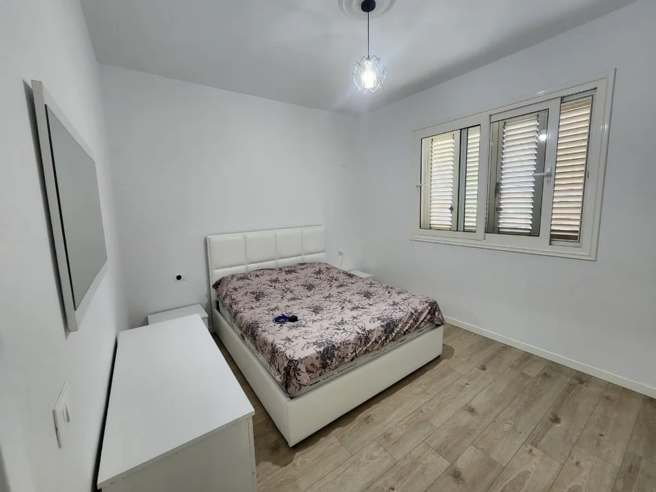 Durres, jepet me qera apartament 2+1+Aneks+Ballkon Kati 3, 100 m² 400 € 