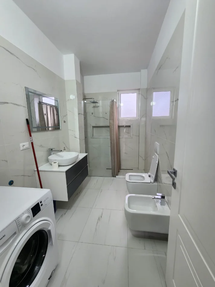 Durres, jepet me qera apartament 2+1+Aneks+Ballkon Kati 3, 100 m² 400 € 