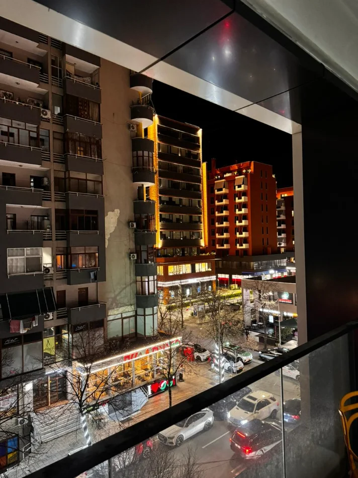 Tirane, jepet me qera apartament 2+1 Kati 3, 88 m² 700 € (Square 21, Tiranë)