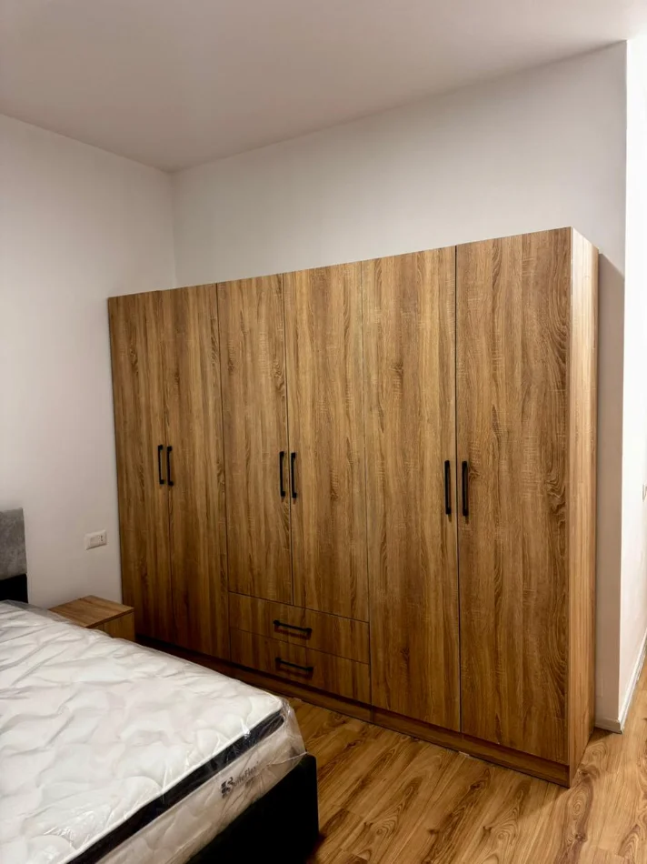 Tirane, jepet me qera apartament 2+1 Kati 3, 88 m² 700 € (Square 21, Tiranë)