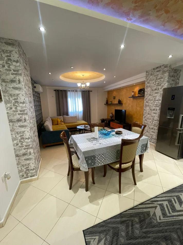 Tirane, jepet me qera apartament 2+1 Kati 5, 100 m² 1.200 € (PRANE STADIUMI AIR ALBANIA)
