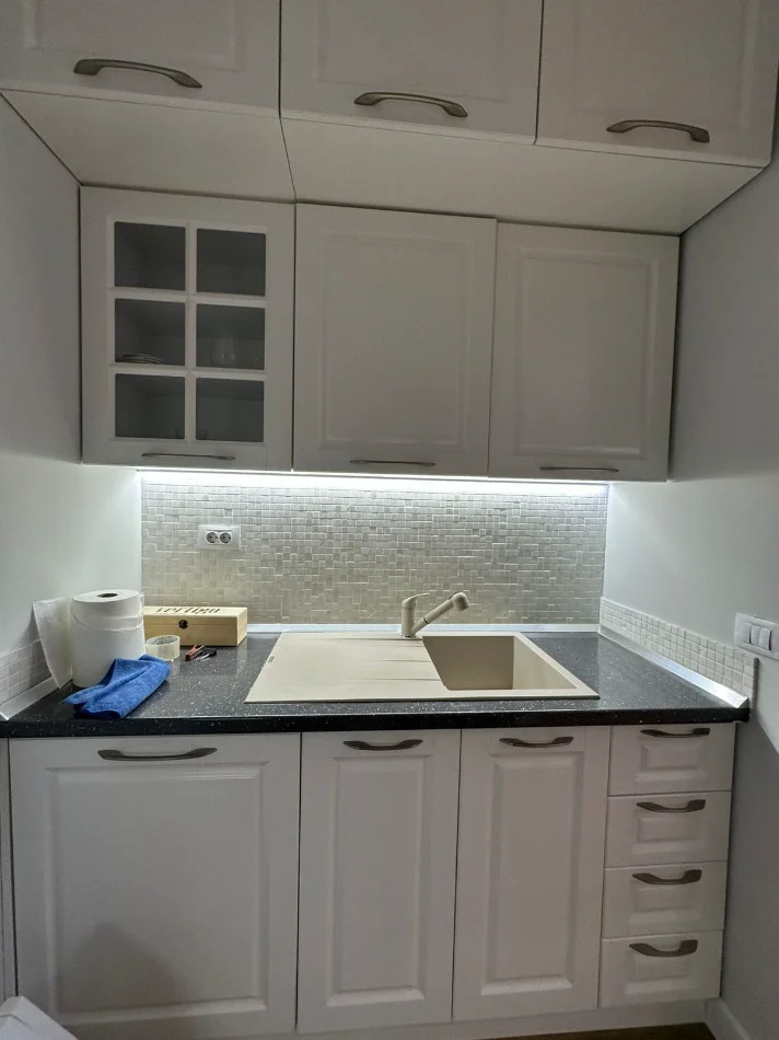 Tirane, jepet me qera apartament 2+1 Kati 13, 1.500 € (AMBASSADOR 3)