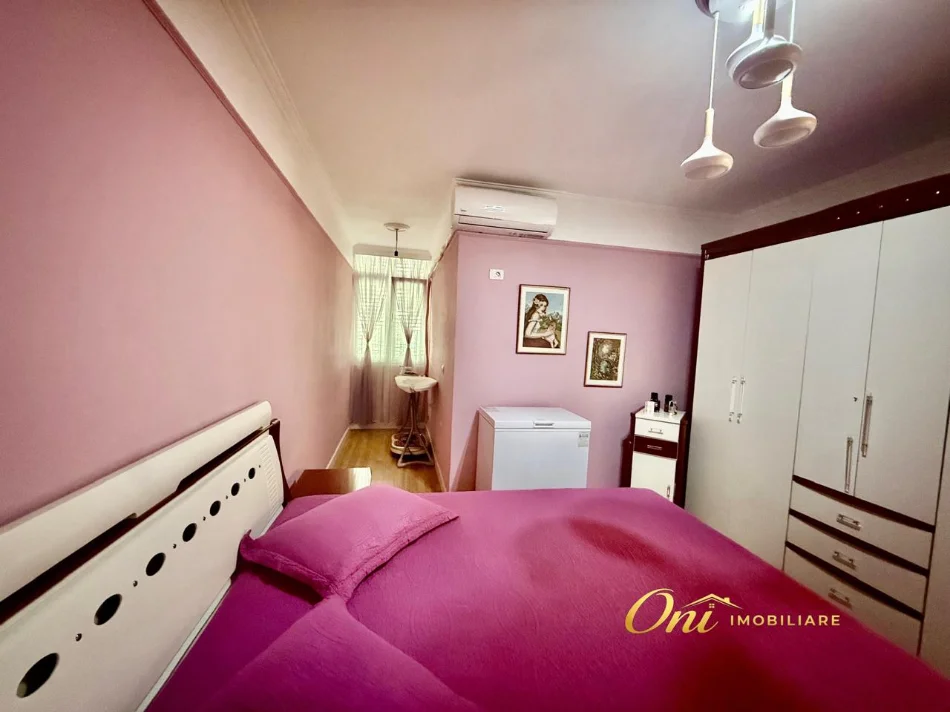 Tirane, jepet me qera apartament 2+1 Kati 2, 100 m² 1.000 € (PERBALL PASTICERI NEFELI)