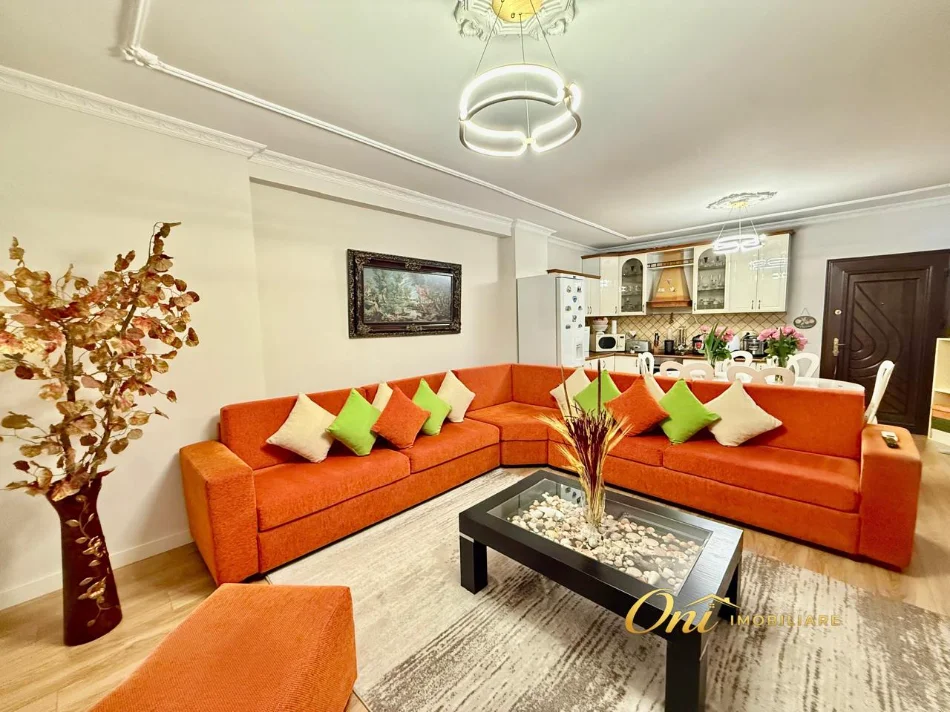 Tirane, jepet me qera apartament 2+1 Kati 2, 100 m² 1.000 € (PERBALL PASTICERI NEFELI)