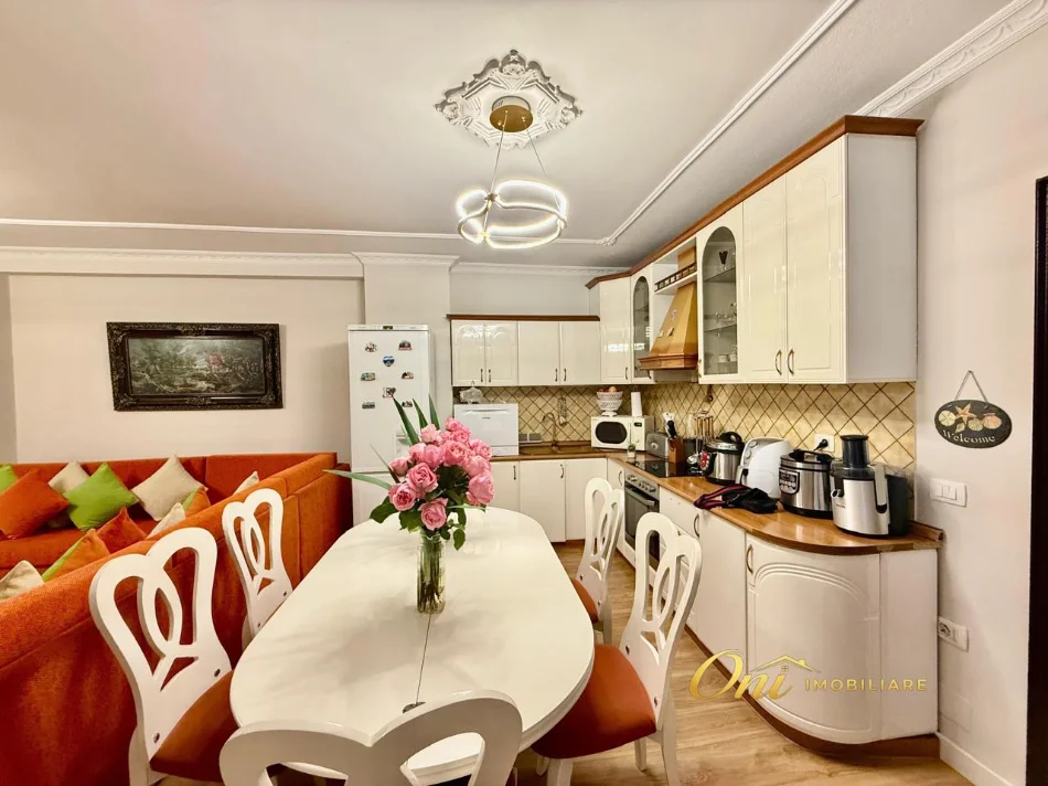 Tirane, jepet me qera apartament 2+1 Kati 2, 100 m² 1.000 € (PERBALL PASTICERI NEFELI)