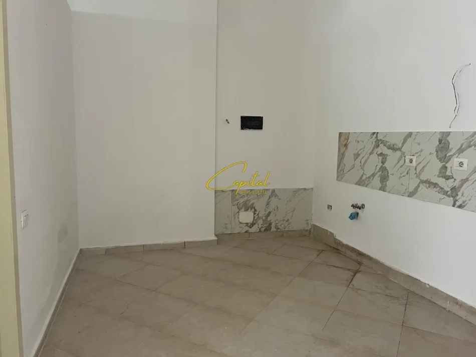 Tirane, shitet ambjent biznesi Kati 0, 73 m² 135.000 € (ASTIR)