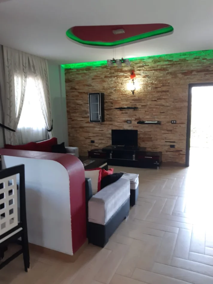 Tirane, jepet me qera apartament 2+1 , 110 m² 400 € (RR. YMER SALLAKU)