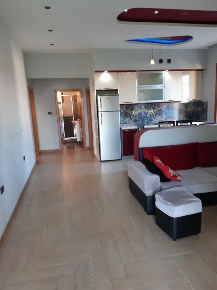 Tirane, jepet me qera apartament 2+1 , 110 m² 400 € (RR. YMER SALLAKU)