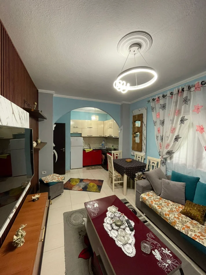 Tirane, jepet me qera apartament 2+1 Kati 1, 80 m² 400 € 