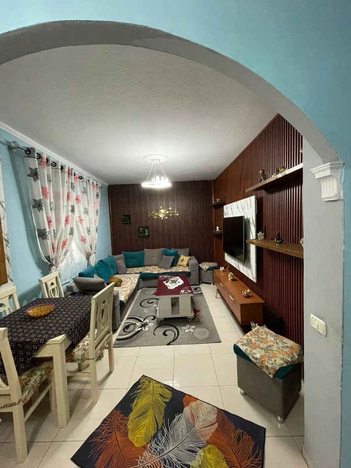 Tirane, jepet me qera apartament 2+1 Kati 1, 80 m² 400 € 